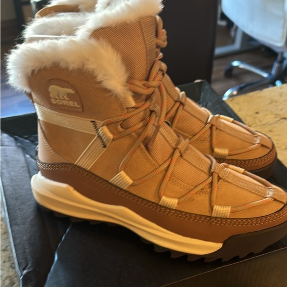 Sorel Waterproof Insulated Boots size 9 - Picture 1 of 3
